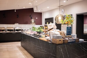 Buffet breakfast for a fee on weekends - Injoy Compact Hotel Solna (Solna)
