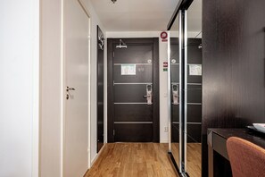 클래식 싱글룸 | 옷장