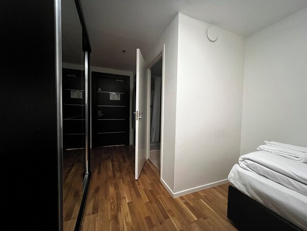 Economy Single Room | Iron/ironing board, free WiFi, bed sheets - Injoy Compact Hotel Solna (Solna)