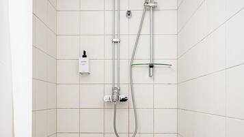 Basic Single Room | Bathroom | Shower, hair dryer, towels, soap