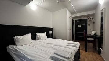 Basic Room | Iron/ironing board, free WiFi, bed sheets