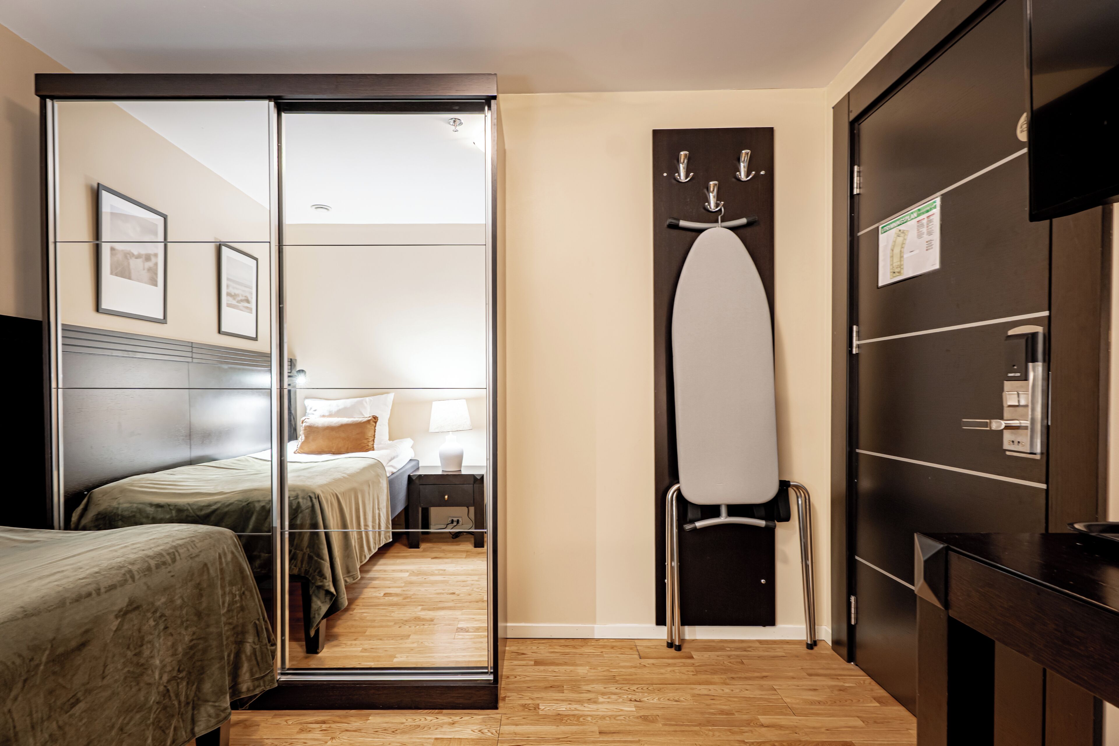 خزانة ملابس