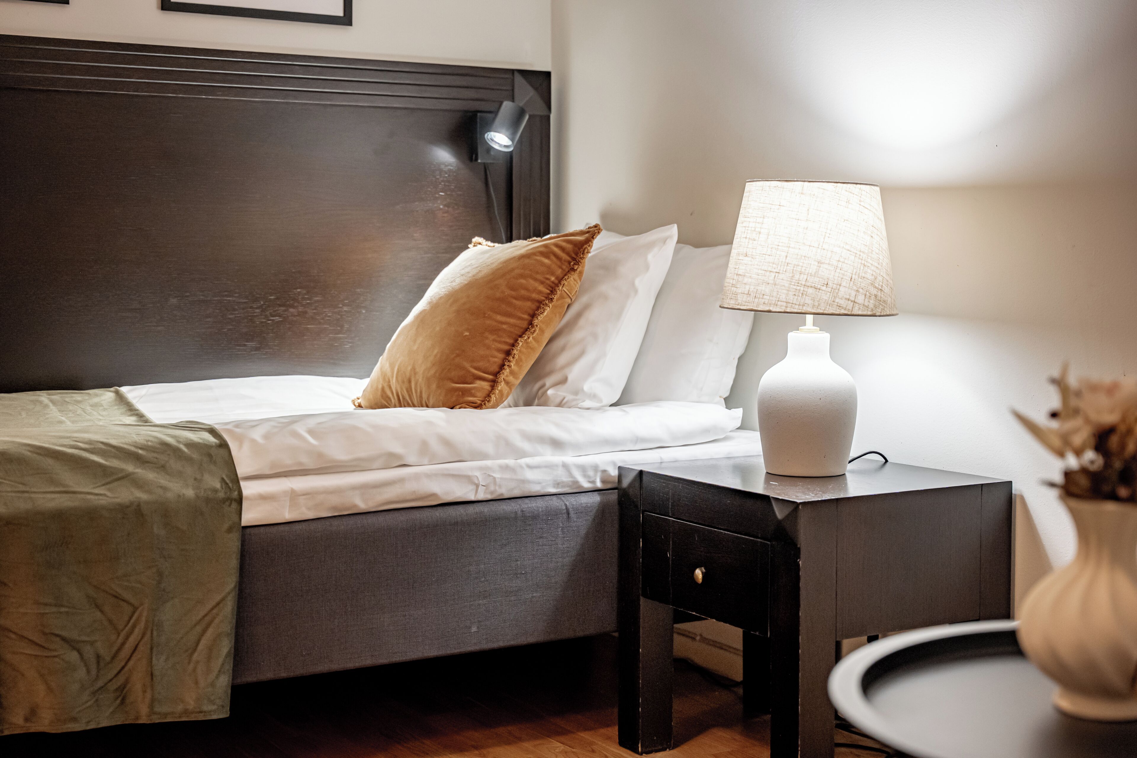 Sistema de insonorización, tabla de planchar con plancha y wifi gratis 