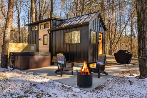 Tiny Home for Two · Private Hot Tub · Fire Pit