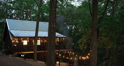 Classic Cabin · Hot Tub · Sleeps 6 · Dogs