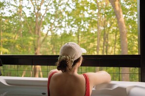 Outdoor spa tub