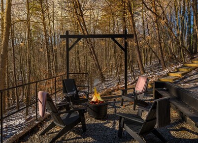 Dog friendly hot tub + fire pit + shared game room