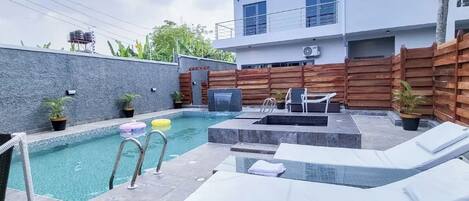 Piscina a l'aire lliure