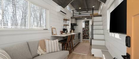 Smart-TV, fotballspill og stereoanlegg