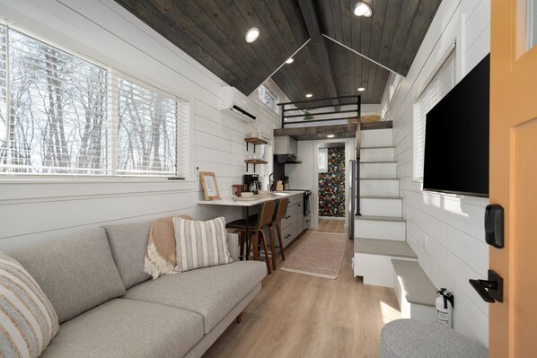 Smart TV, foosball, stereo