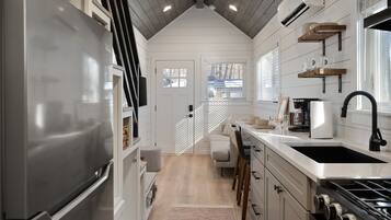 Refrigerador, microondas, horno, placa de cocina