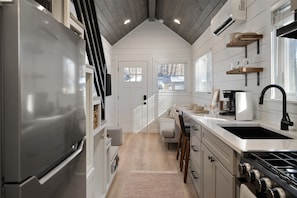 Refrigerador, microondas, horno, placa de cocina