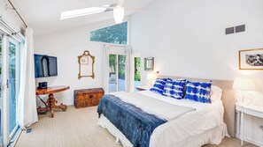 5 bedrooms, iron/ironing board, WiFi, bed sheets - New Listing - Eclectic home with private pool, decorated loft, gas... (Water Mill)