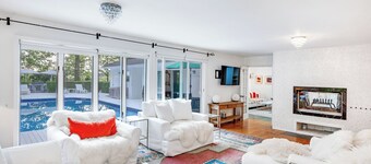New Listing - Eclectic home with private pool, decorated loft, gas...