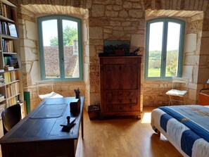 4 chambres, fer et planche à repasser, Wi-Fi gratuit, draps fournis