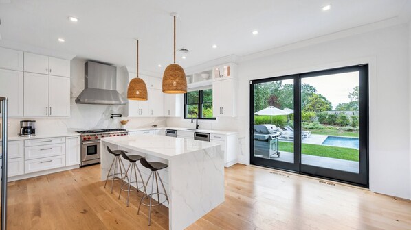 Microwave, oven, stovetop, coffee/tea maker