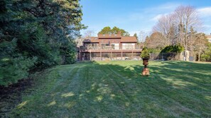 Exterior - Contemporary home with seamless indoor and outdoor living areas, heated... (Southampton)