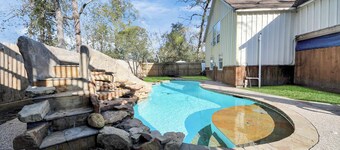 Spacious Woodlands House with Amazing Amenities