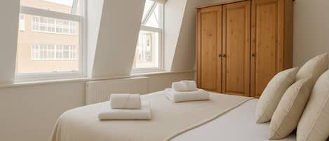 1 dormitorio, tabla de planchar con plancha, wifi gratis y ropa de cama