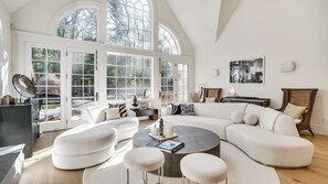 Smart-TV, peis og stereoanlegg