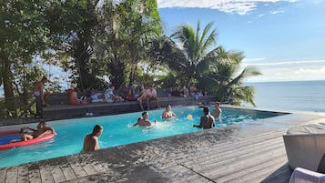 15 outdoor pools