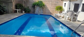Single storey house in Canto do Forte with swimming pool, barbecue, close to the beach.