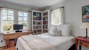 3 bedrooms, internet, bed sheets