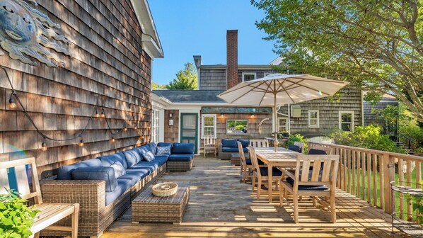 تناول الطعام بالخارج