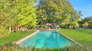 حمّام سباحة مُدفَّأ