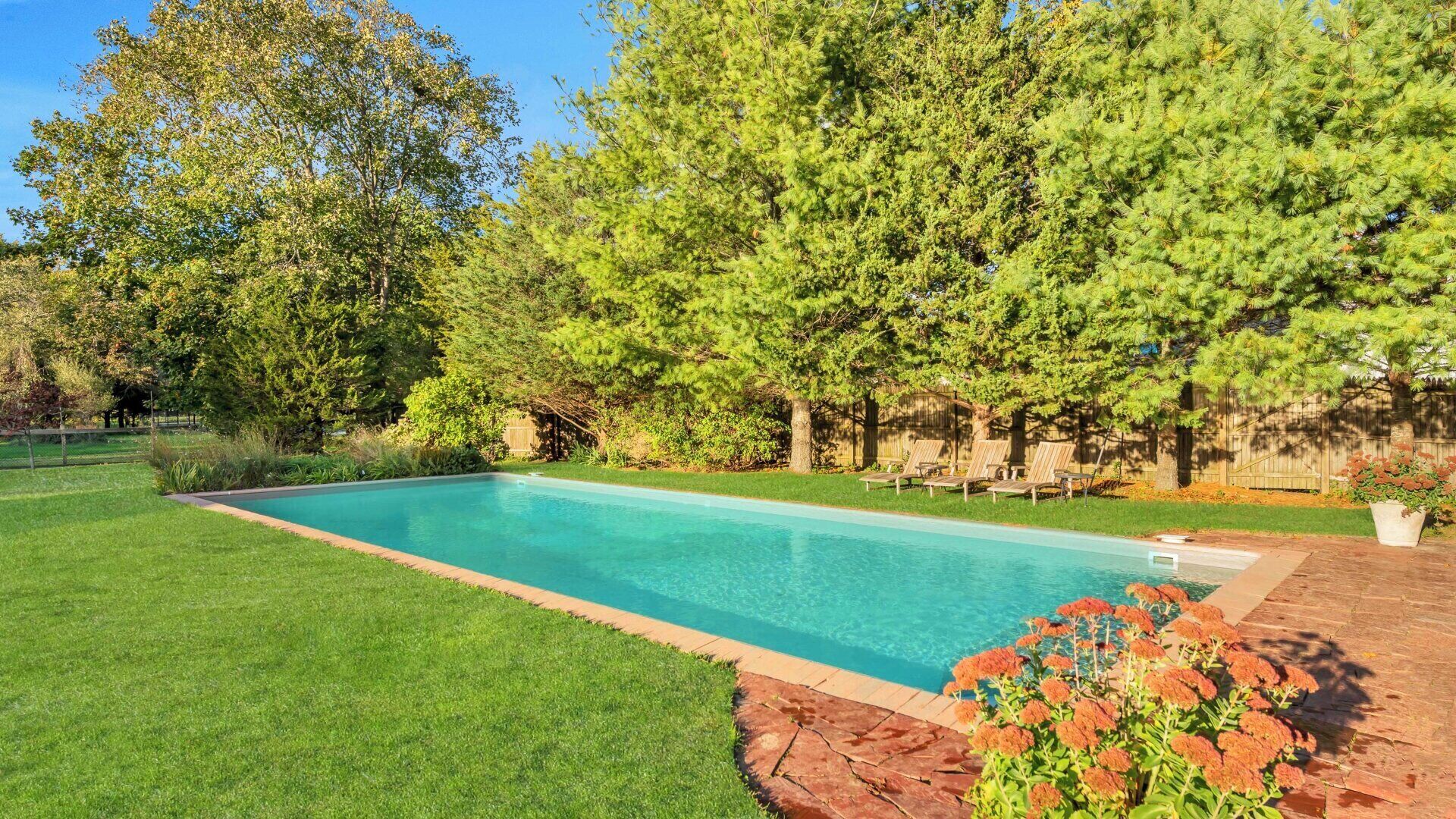 حمّام سباحة مُدفَّأ