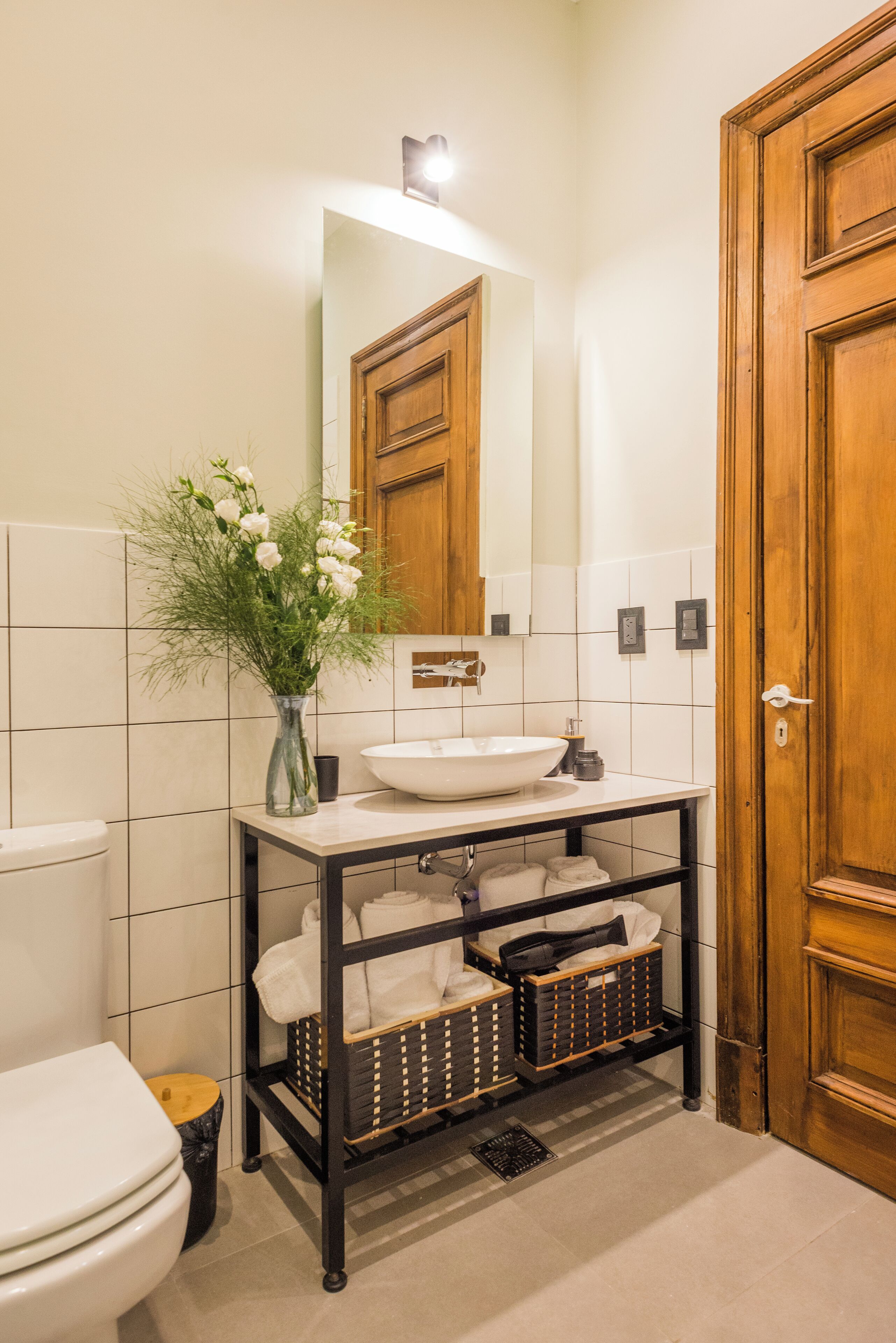 Apartamento Deluxe, vistas a la ciudad | Baño | Secador de pelo, toallas, jabón y champú