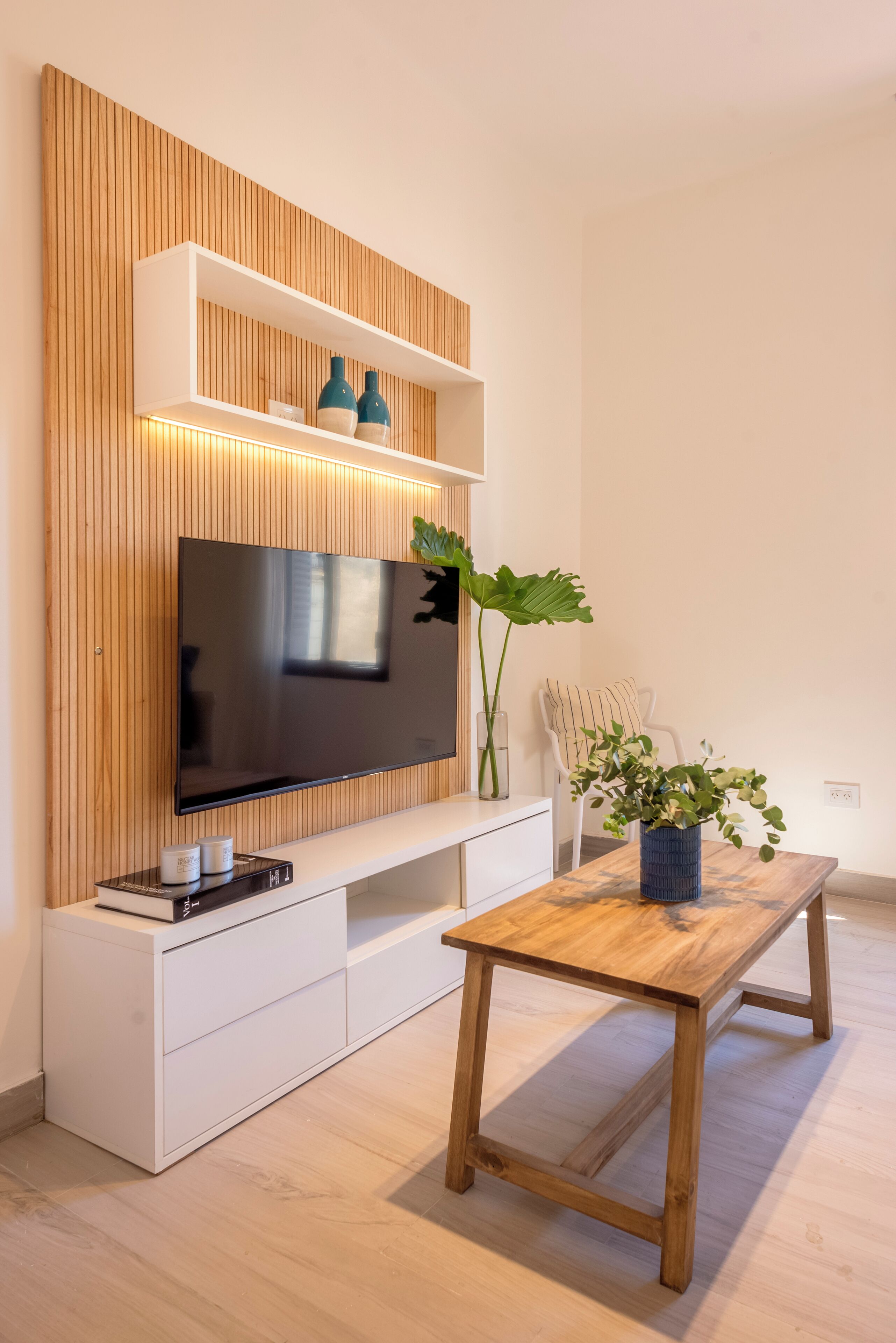 Deluxe Apartment, Courtyard View | Living area | Flat-screen TV