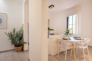 Deluxe Apartment, Courtyard View | Private kitchen