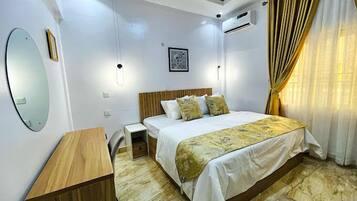 Deluxe Room, Balcony, City View | Desk, laptop workspace, blackout drapes, soundproofing