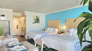 1 bedroom, iron/ironing board, free WiFi - Sandy Toes! A bright and vibrant studio condo in Daytona Beach FL Unit 418! (Daytona Beach)
