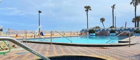 Piscine extérieure, piscine chauffée