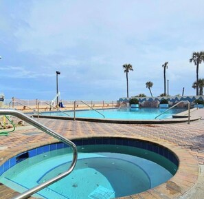 屋外プール、温水プール