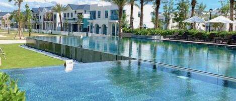 4 outdoor pools