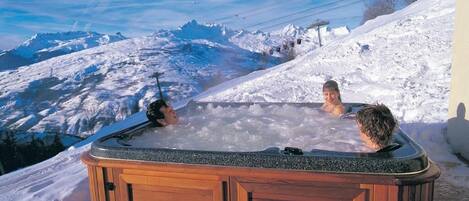 Bañera de hidromasaje exterior