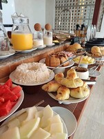 Desayuno buffet incluido todos los días 