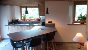 Kühlschrank, Mikrowelle, Ofen, Geschirrspüler