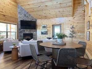 Dining - Splendid 2Cabins, Sleeps 28! Pool, Hot Tub & More! (Pigeon Forge)