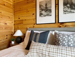 8 bedrooms, desk, iron/ironing board, free WiFi - Splendid 2Cabins, Sleeps 28! Pool, Hot Tub & More! (Pigeon Forge)