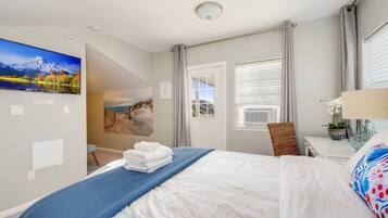 4 bedrooms, iron/ironing board, WiFi, bed sheets