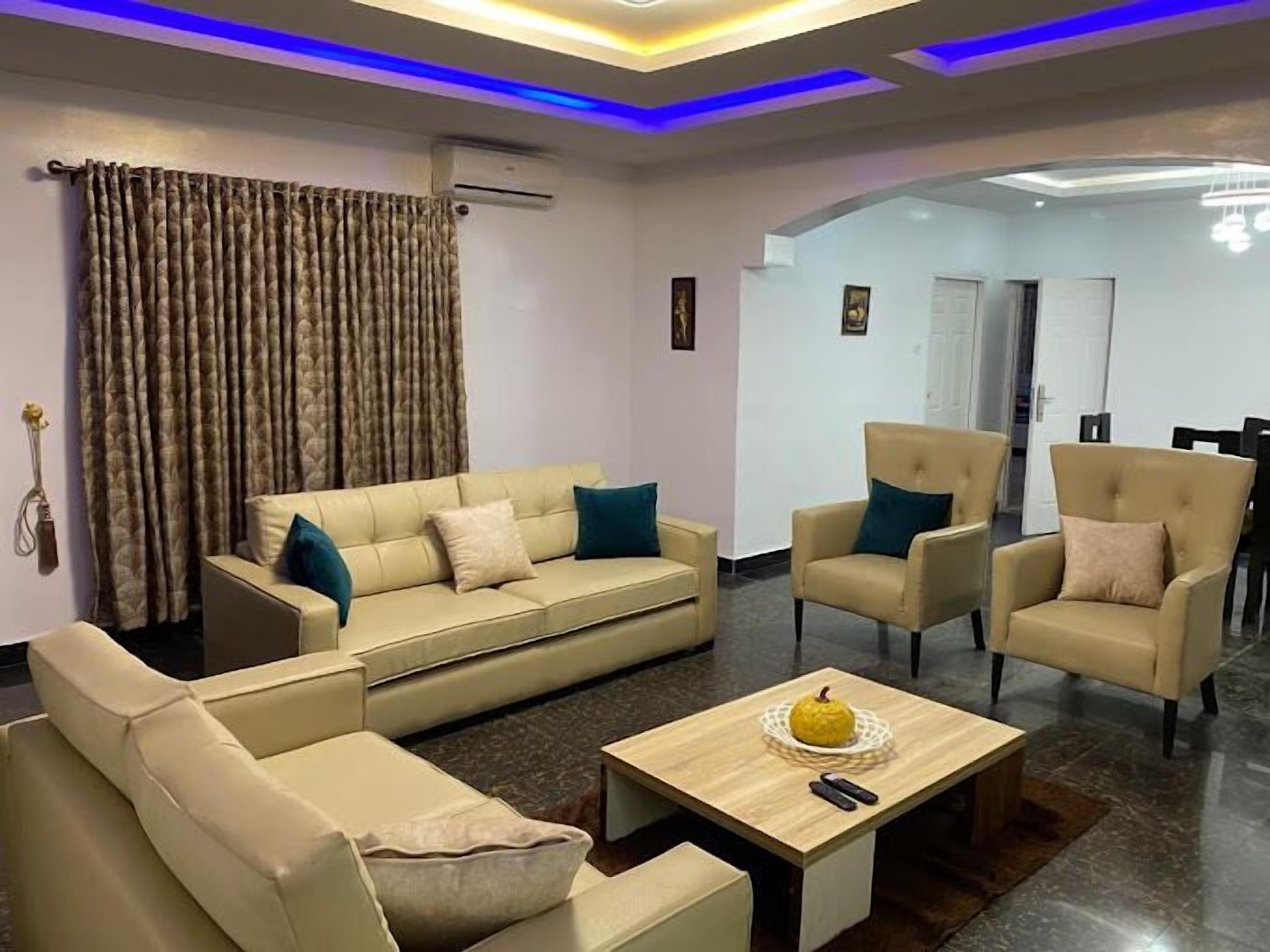 Appartement Familial, balcon, vue ville | Coin séjour