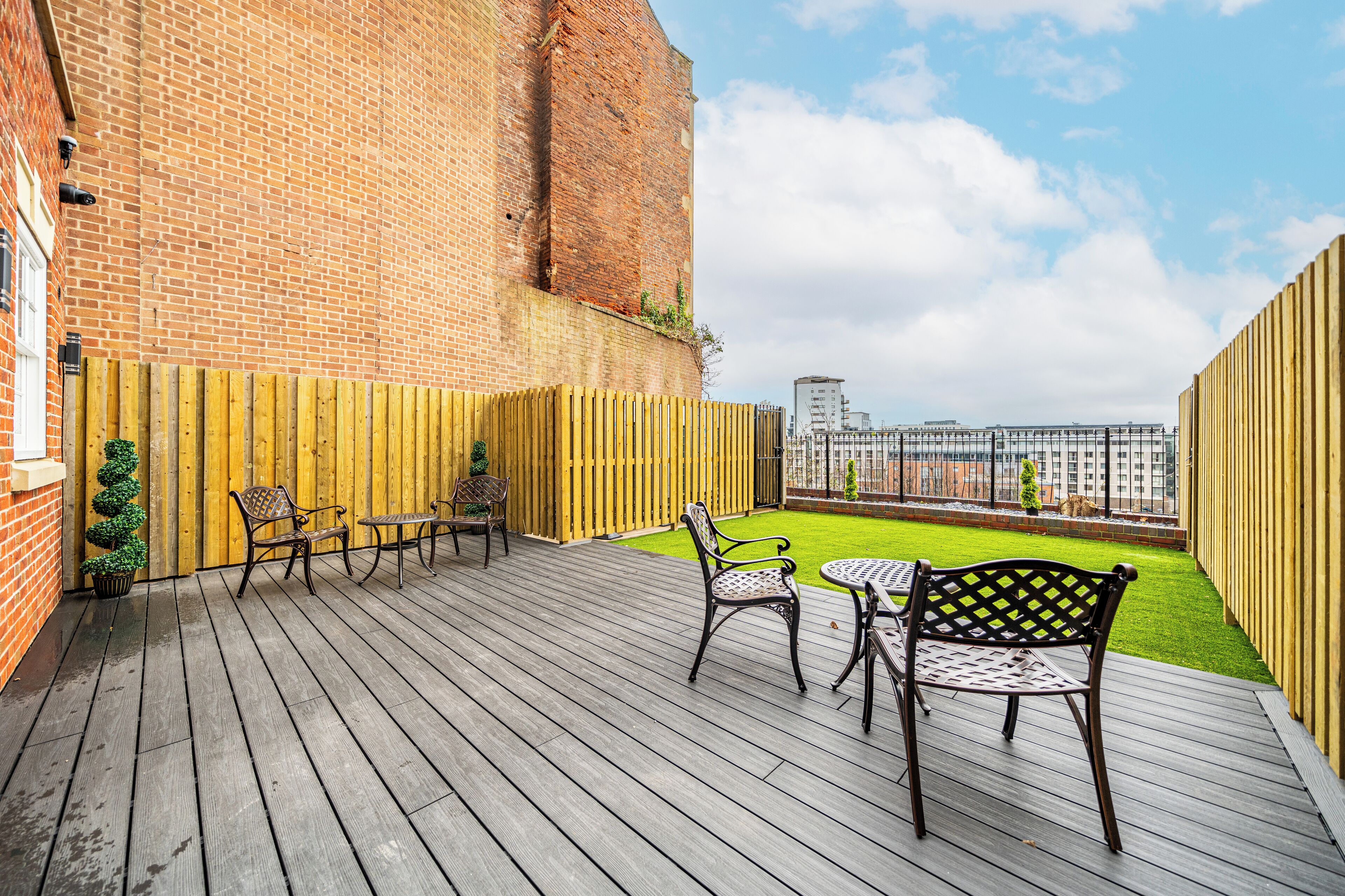 Classic Room, 1 King Bed, Garden Area | Terrace/patio