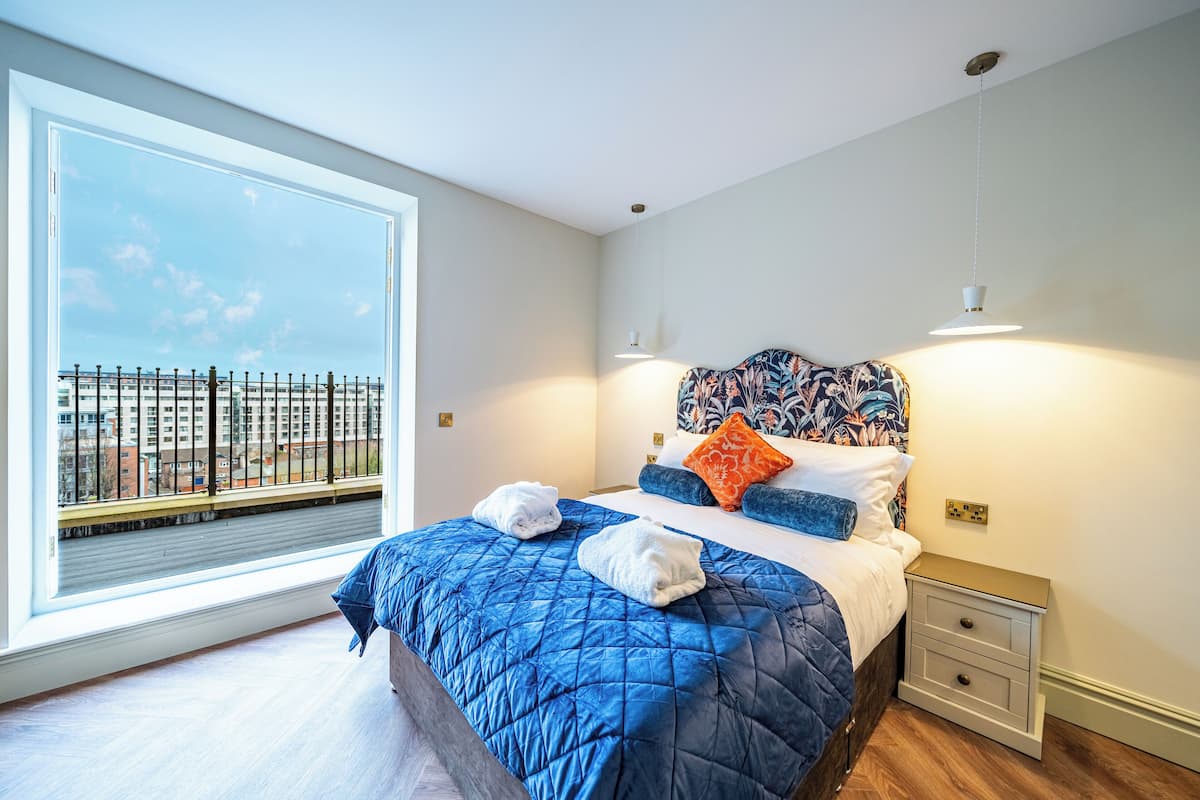 Chambre Deluxe, 1 très grand lit, balcon