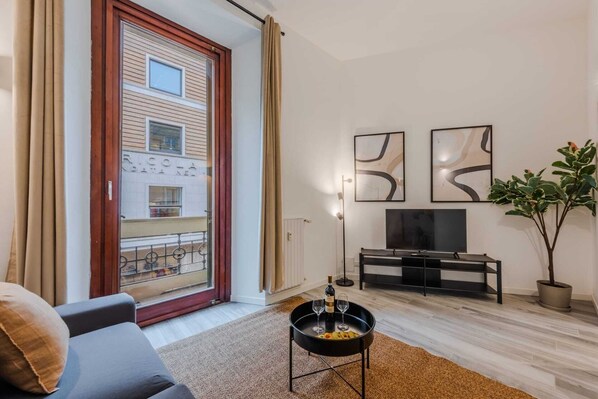 TV - Sweett | Mazzini II - One Bedroom Apartment, Sleeps 4 (Milano)