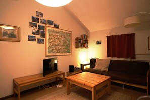 Living area - 300m from resort center, view mountain, balcony, tv, ski locker, 55m², Auris en Oisans (Auris)