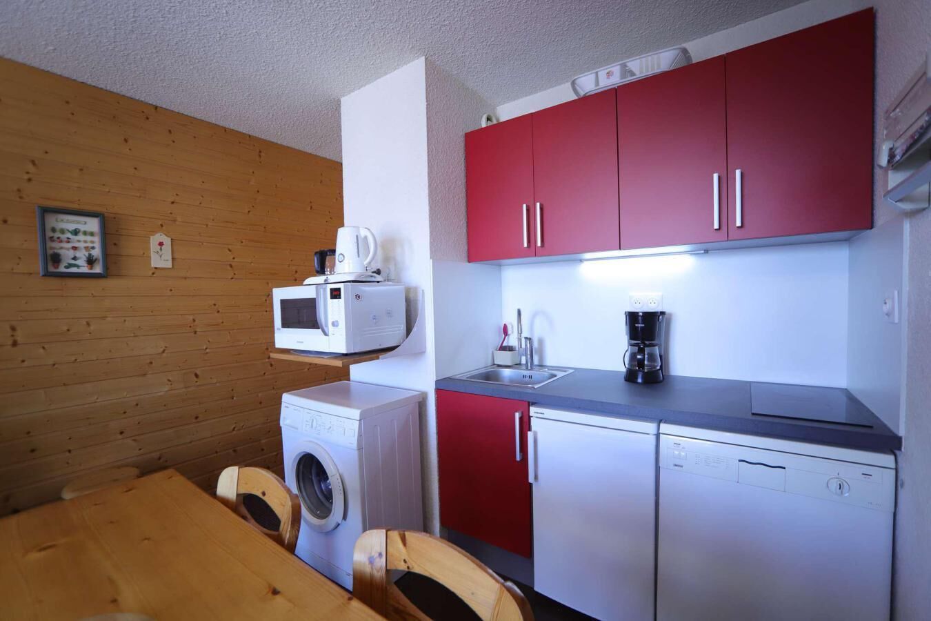 Kühlschrank, Mikrowelle, Ofen, Geschirrspüler